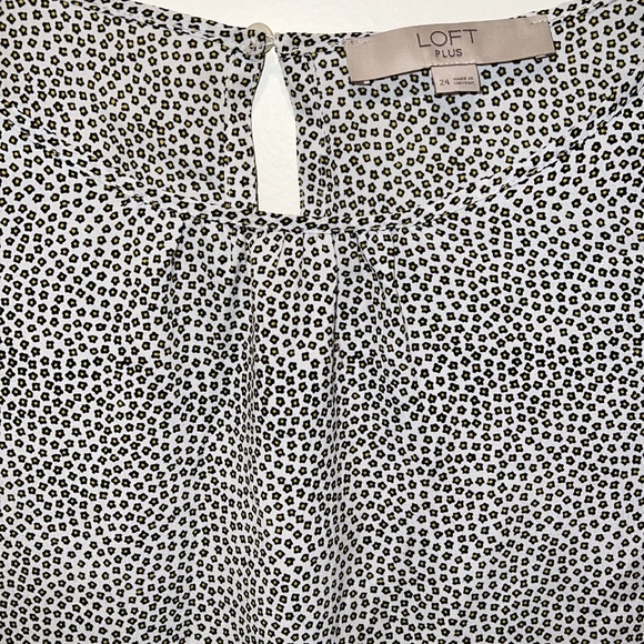 Women’s LOFT Plus Lightweight Floral Shell Cap Sleeves Shirt size 24 - Picture 2 of 8